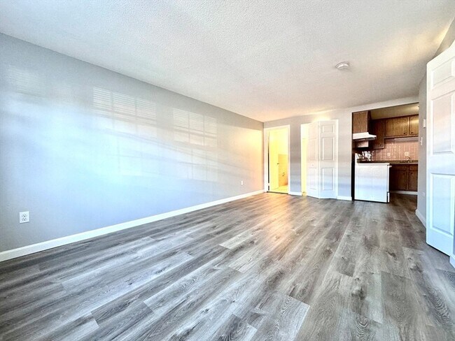 Building Photo - 12 Old Colony Ln