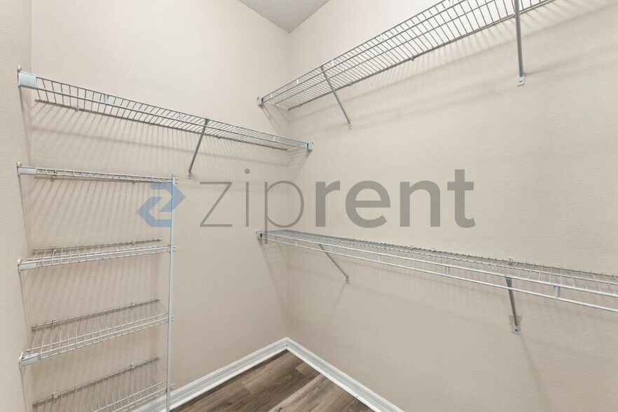 Building Photo - Unit