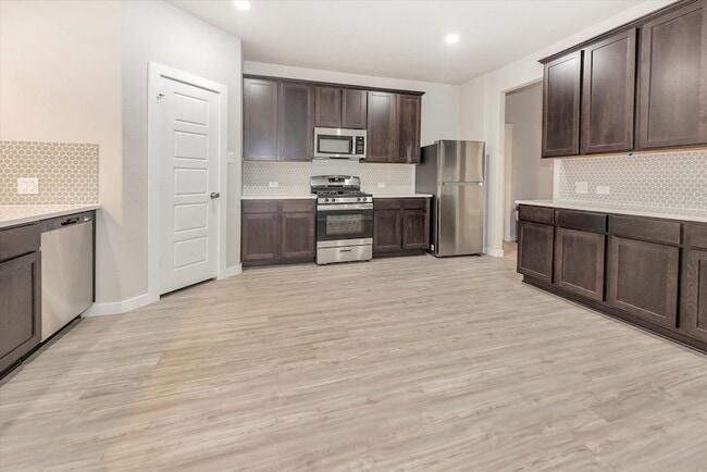 Building Photo - 10651 Whitejacket