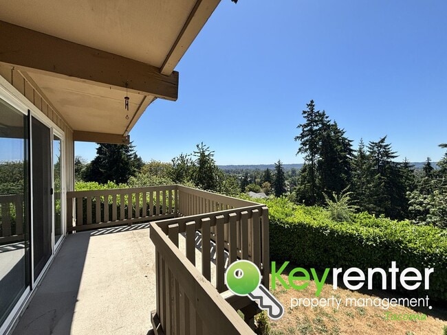 Building Photo - Modern 2-Bedroom Condo for Rent in Edgewoo...