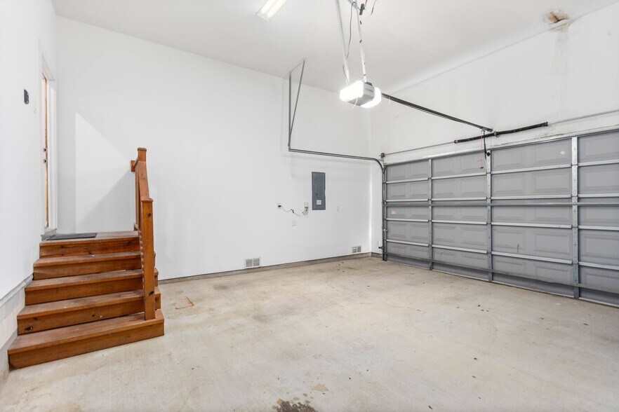 Garage with 14' ceiling and 16' overhead door - 1221 W 23rd St