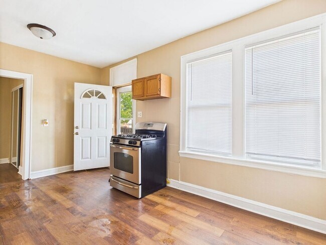 Building Photo - 4338 W Kamerling Ave