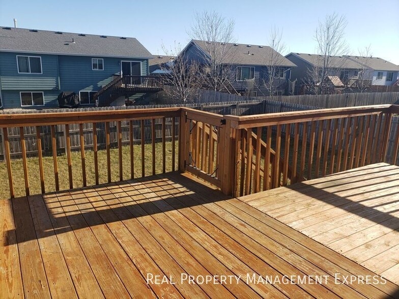 Building Photo - Lovely 4 Bed 2 Bath Home with a Huge Deck and Massive Fenced-in Yard