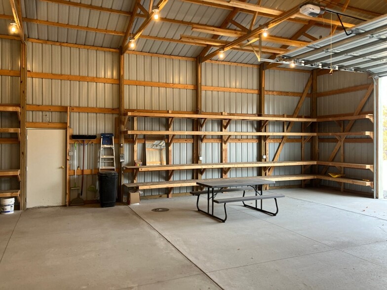 Building Photo - 15 Albees