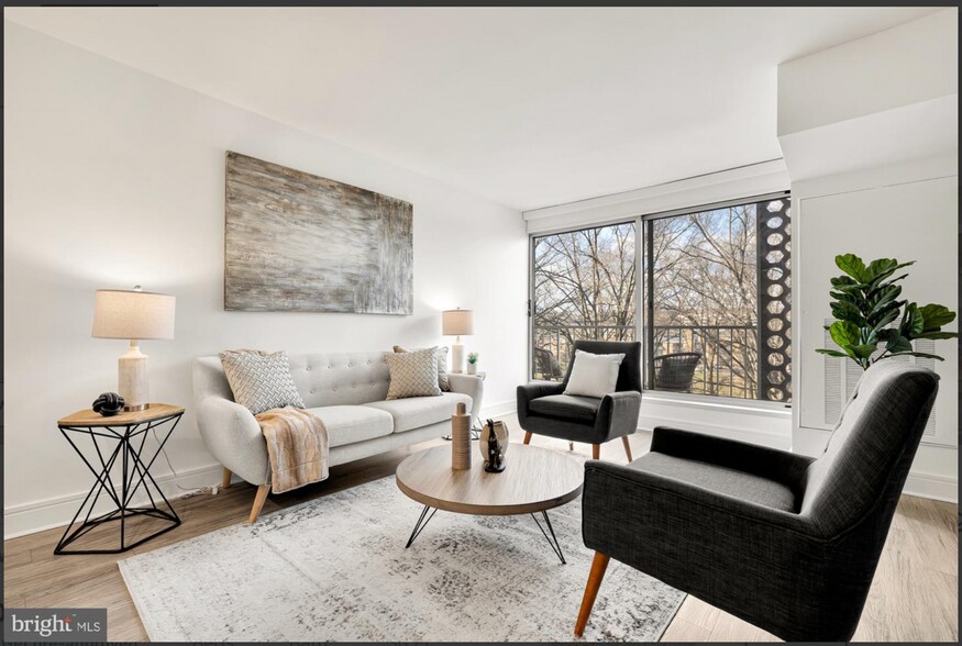 Living Room - 800 4th St SW