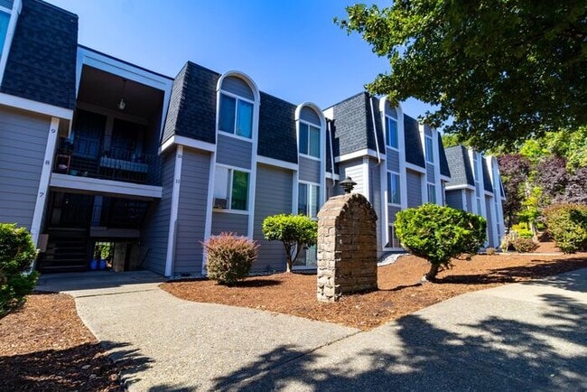 Building Photo - Spacious 2 bedroom apartment at French Cha...