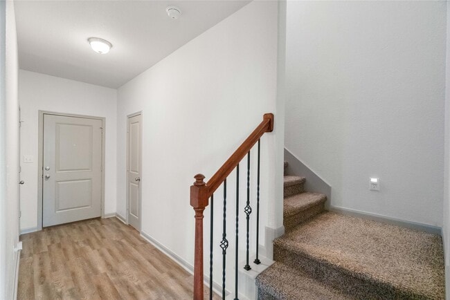 Building Photo - 2702-2704 Appian Wy