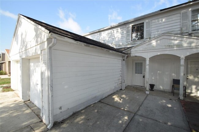 Building Photo - 1821 Crystal Grove Dr