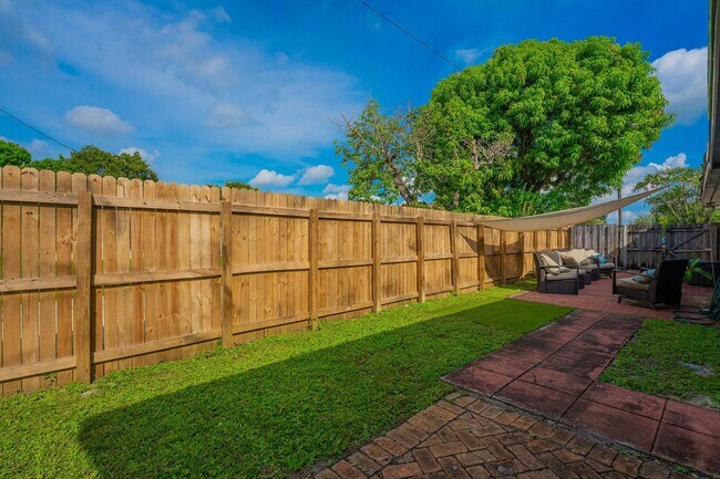 Building Photo - 6824 SW 5th St