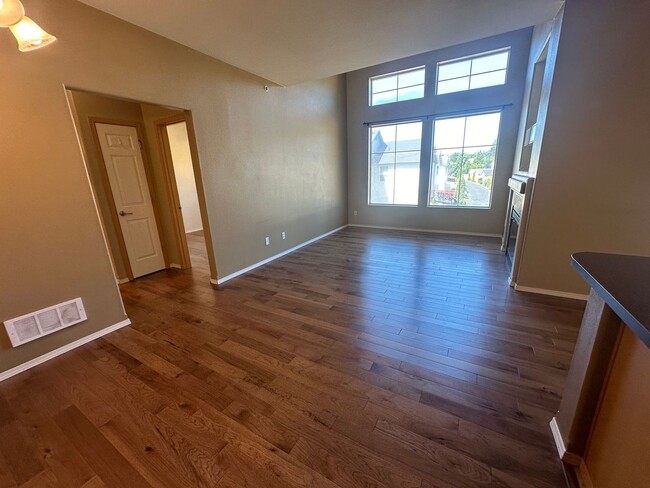 Building Photo - DuPont 2 bedroom 2 bath townhome