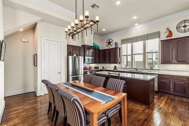 Building Photo - 2318 Hutchins St