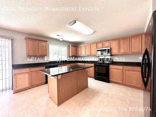 Building Photo - 10834 Glenluce Ave