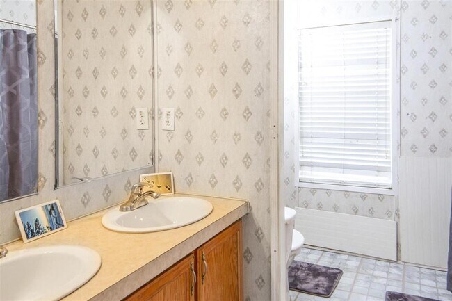 Building Photo - 8623 Farm to Market 1960 Bypass Rd W