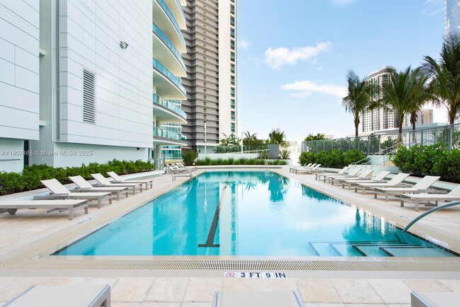 Building Photo - 900 Biscayne Blvd