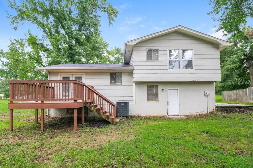 Building Photo - 6183 Fieldcrest Dr