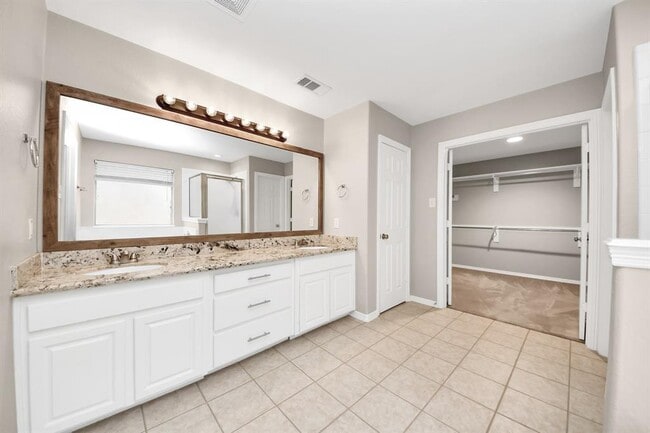 Building Photo - 8522 Sports Haven Dr