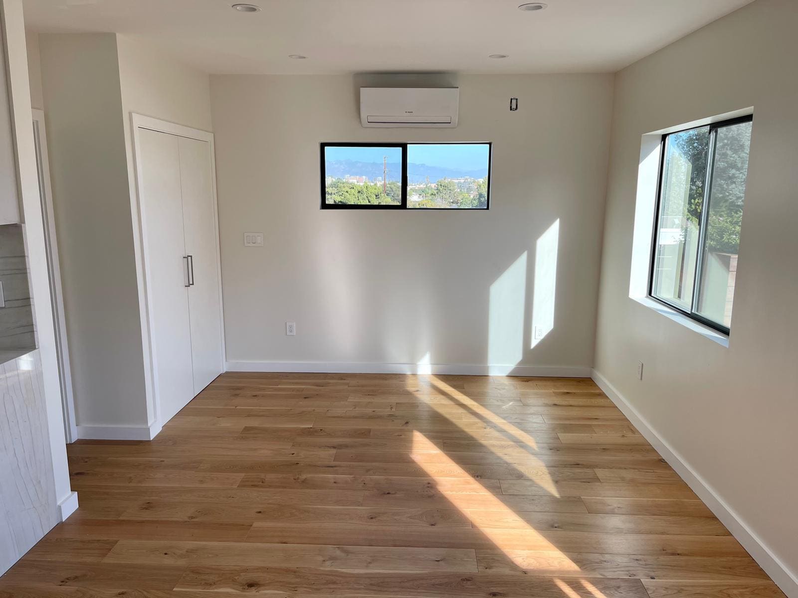 Building Photo - 3529 Greenfield Ave