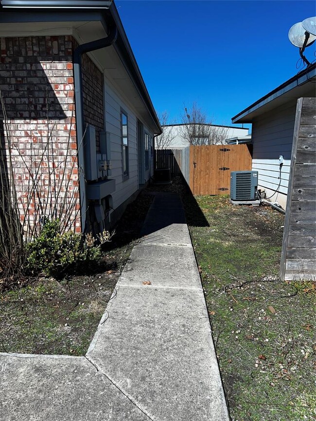 Building Photo - 143 Marvin Cove