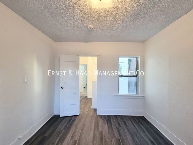 Building Photo - 519 W 8th St