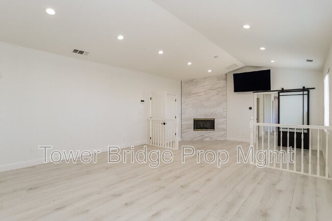 Building Photo - 1518 Southridge Ct