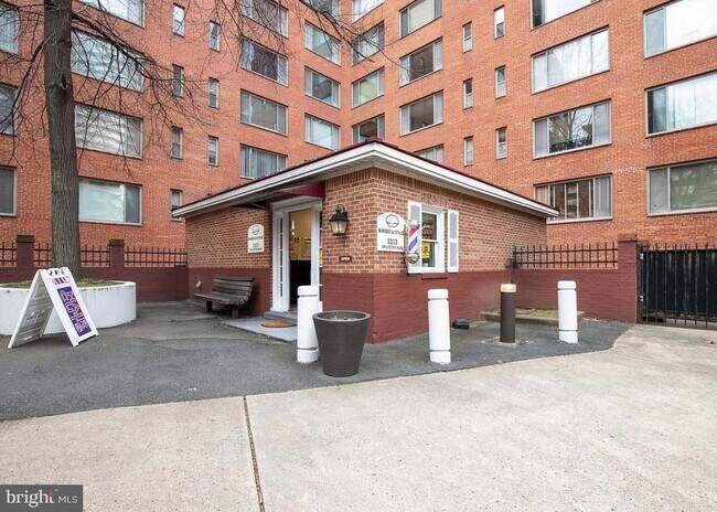Building Photo - 1021 Arlington Blvd