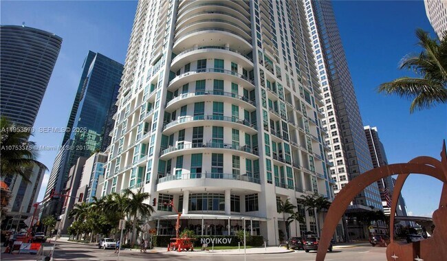 Building Photo - 300 S Biscayne Blvd