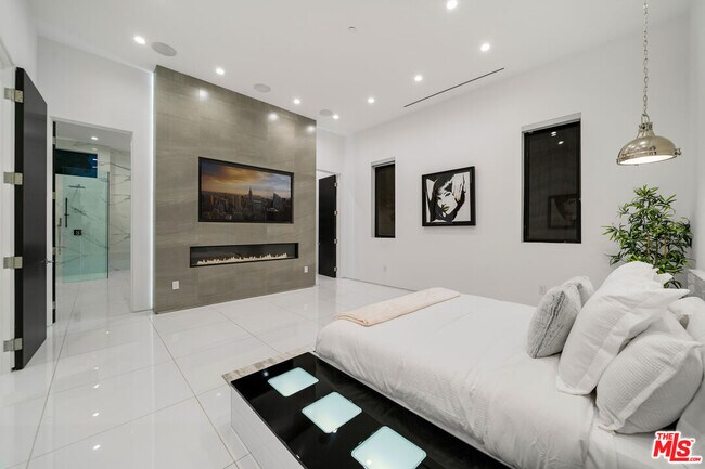 Building Photo - 4458 Mammoth Ave