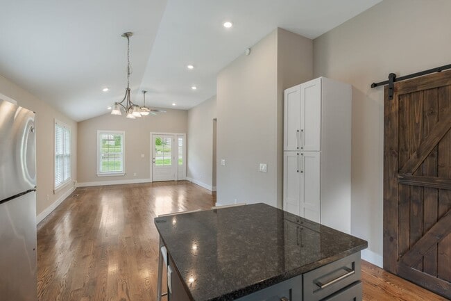 Building Photo - Charlotte Park/Nations bungalow home for r...