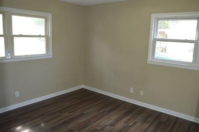 Building Photo - 5609 Goldenrod Rd