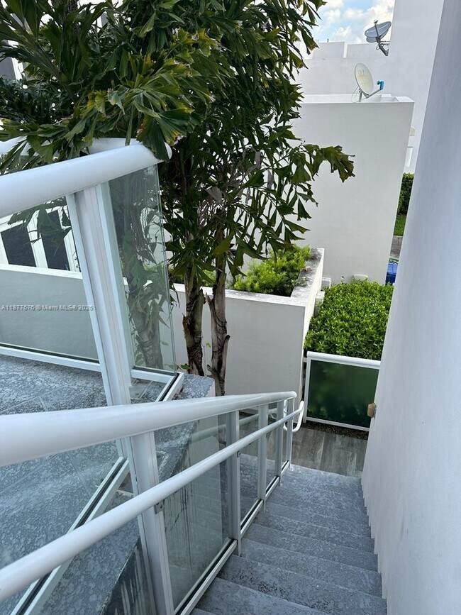 Building Photo - 6417 NW 105th Ct