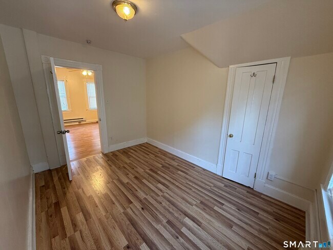 Building Photo - 215 Woodlawn Terrace