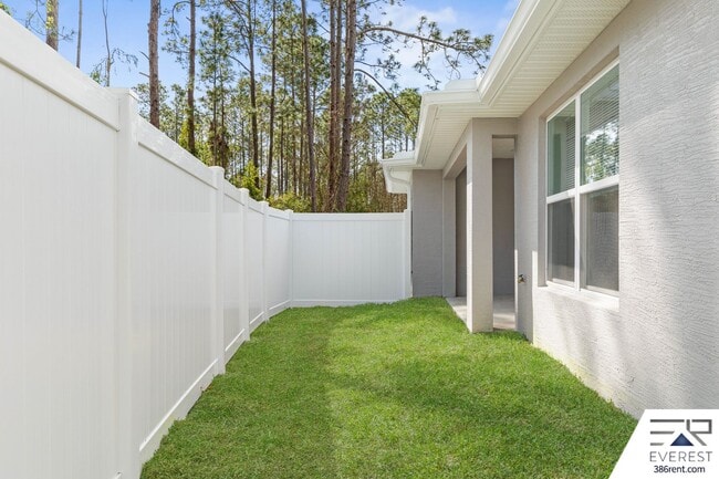 Building Photo - FULLY FENCED, LIKE- NEW 3/2/1 TOWNHOUSE ON A CUL DE SAC IN BEAUTIFUL SEMINOLE WOODS
