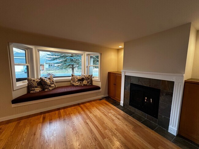 Building Photo - 4 Bed, 3 Bath Home in Hailey, Idaho with Beautiful Mountain Views