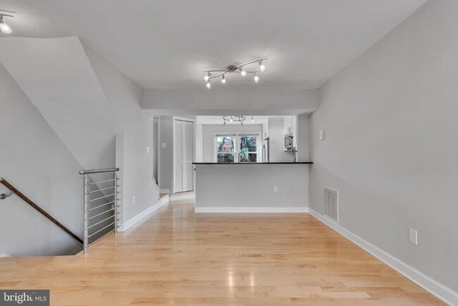 Building Photo - 6146 Brook Dr