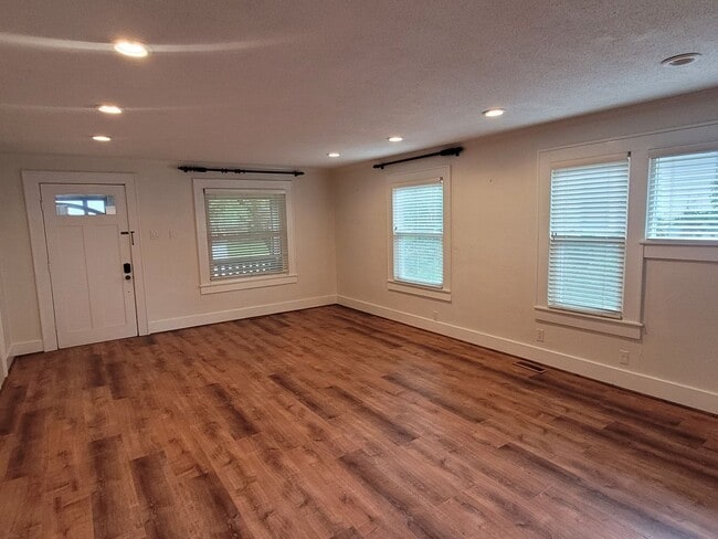 Building Photo - 3 Bedroom 1.5 Bath Cottage-Old Southwest