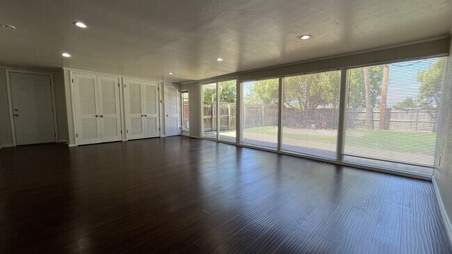 Building Photo - 2153 Huntleigh Dr