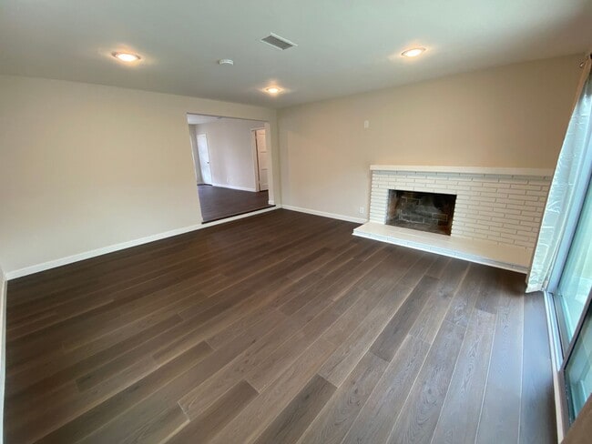 Building Photo - Beautifully Updated Home in the Heart of Central Torrance + Bonus Unit