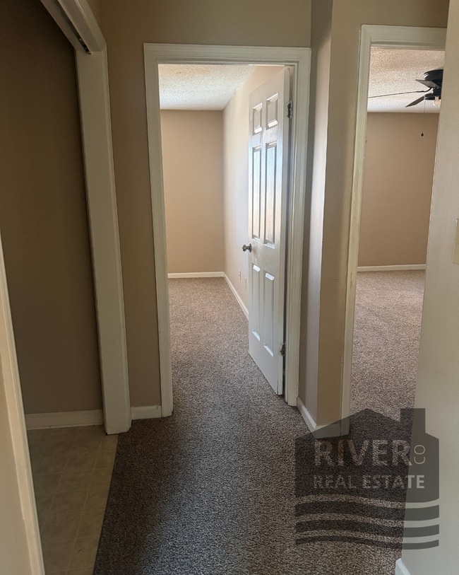 Building Photo - 212 Woodcastle Dr