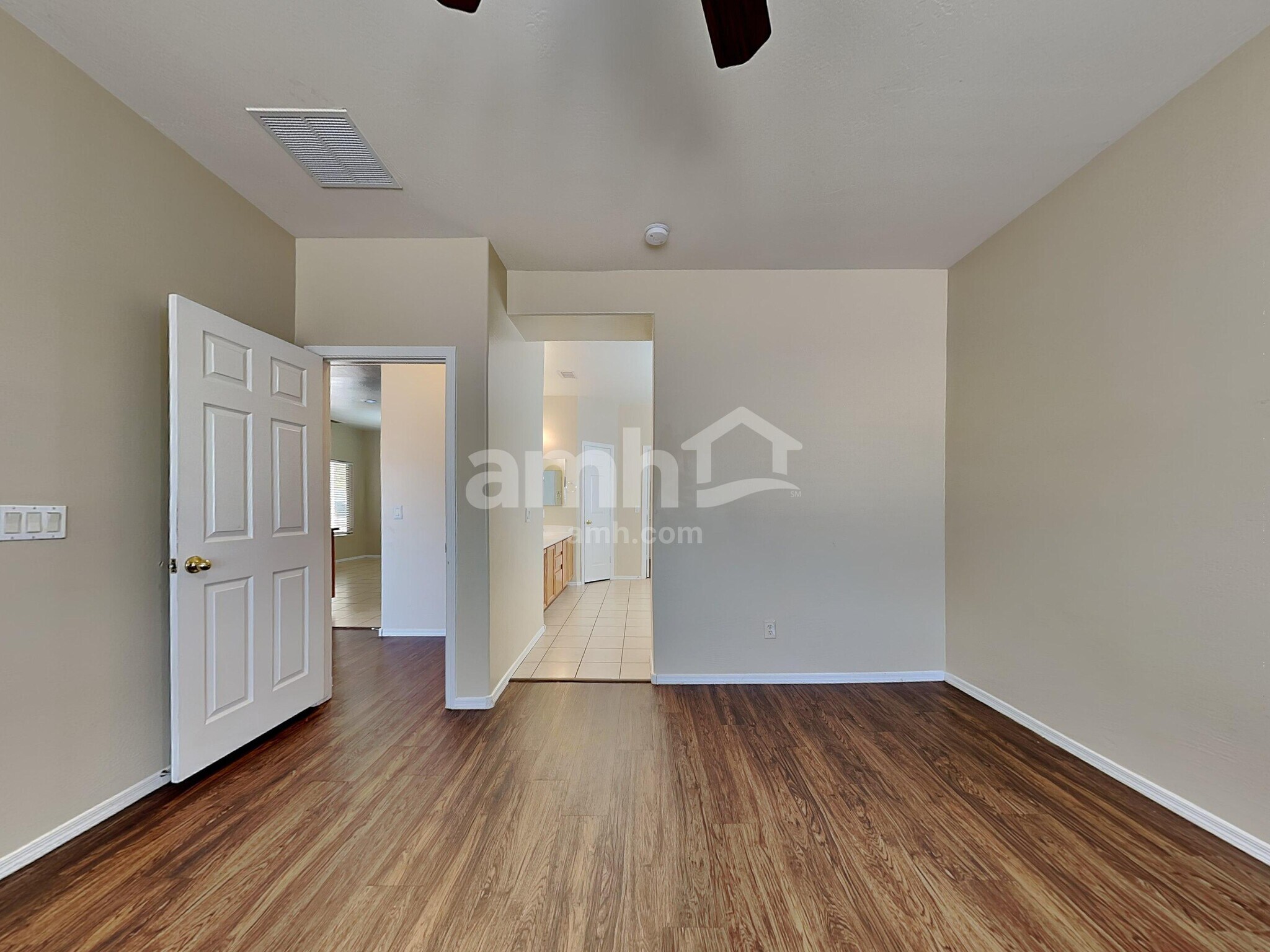 Building Photo - 5526 W Pecan Rd