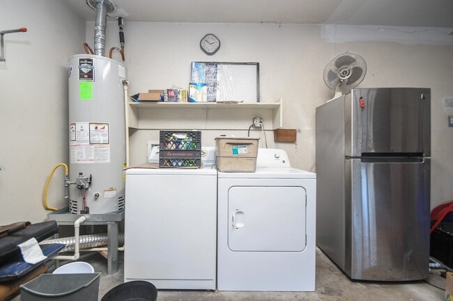 Building Photo - 2515 Valleyfield Dr