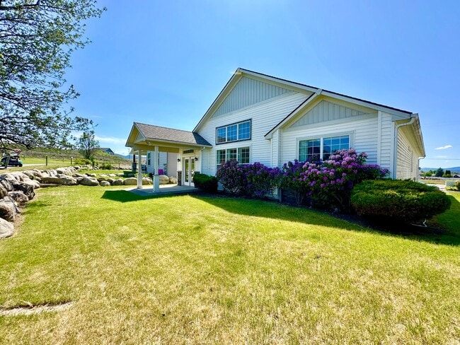 Building Photo - Newly Renovated Home on Prairie Falls Golf...