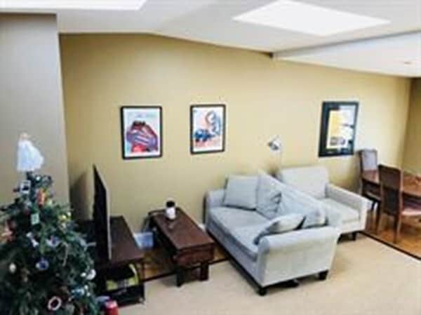 Building Photo - 253 Gold St