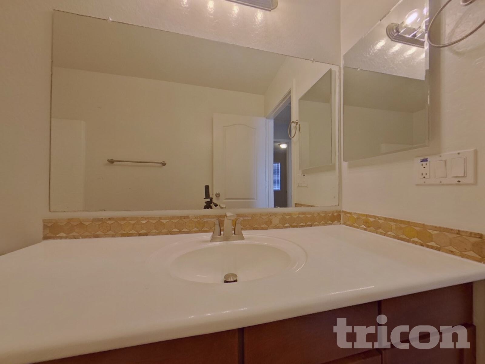 Building Photo - 25760 W Valley View Dr