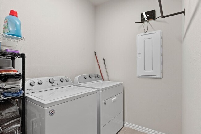 Building Photo - 5404 Everly Ct