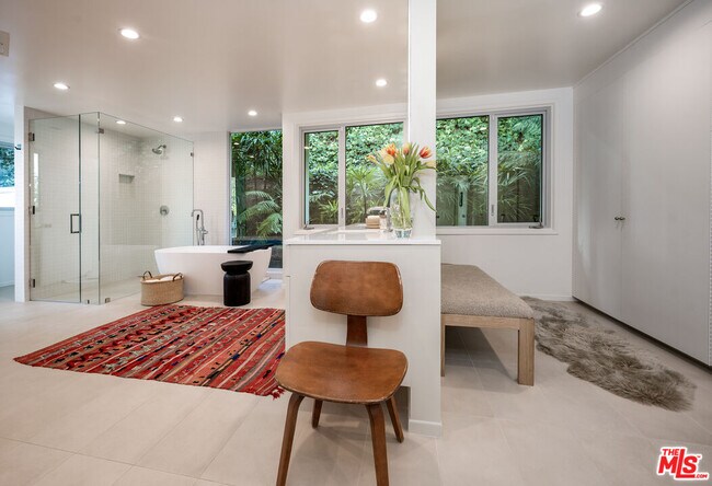 Building Photo - 1121 Loma Vista Dr