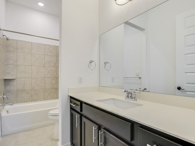 Building Photo - ONE-STORY Home in Marble Falls - 2932 SF with THREE-CAR GARAGE - On a CUL-DE-SAC!