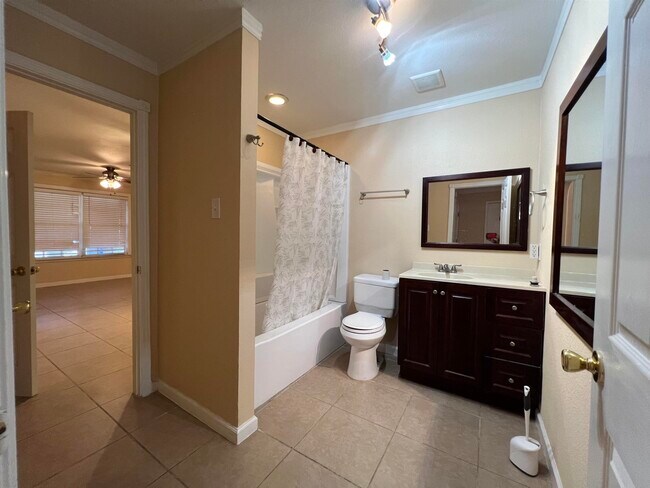 Building Photo - 1738 Aransas Pass Dr