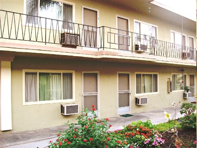 Building Photo - Covina Manor