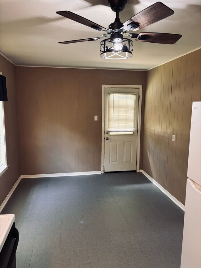 Building Photo - 3441 Little Cypress Dr