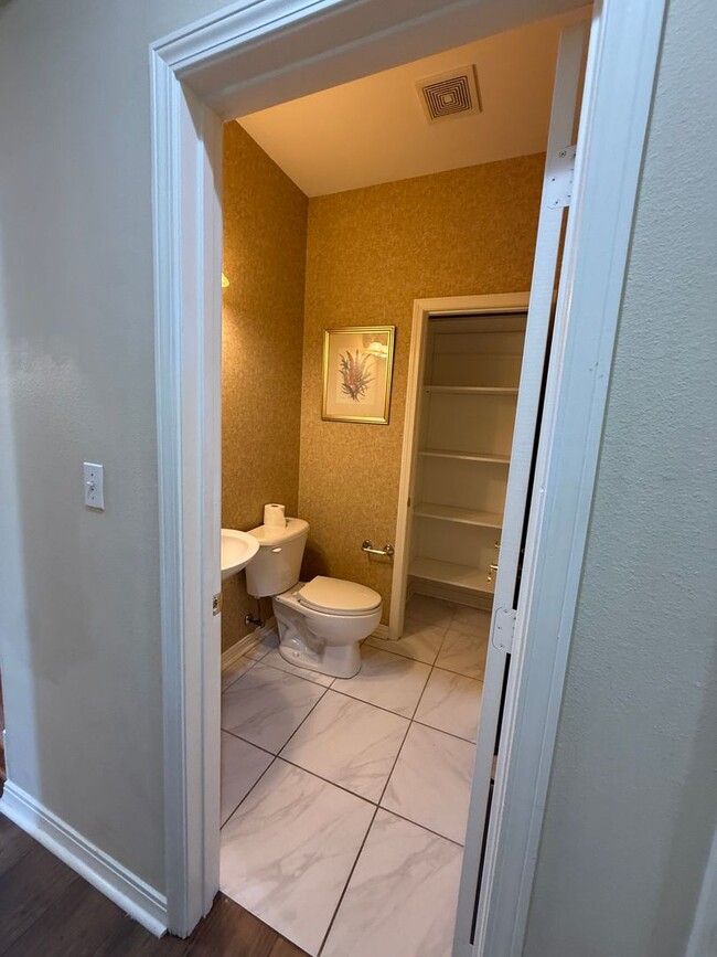 Building Photo - 139 Hallette Dr